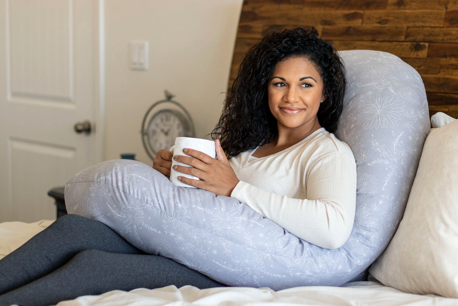 Snoogle Embrace Lounging Lifestyle in Floral Lace