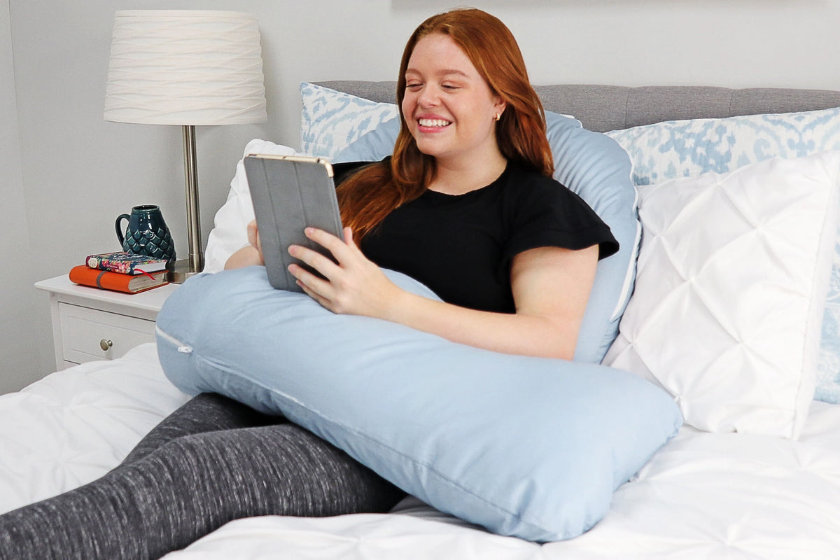 Split Decision Work Station Pose in Cool Blue